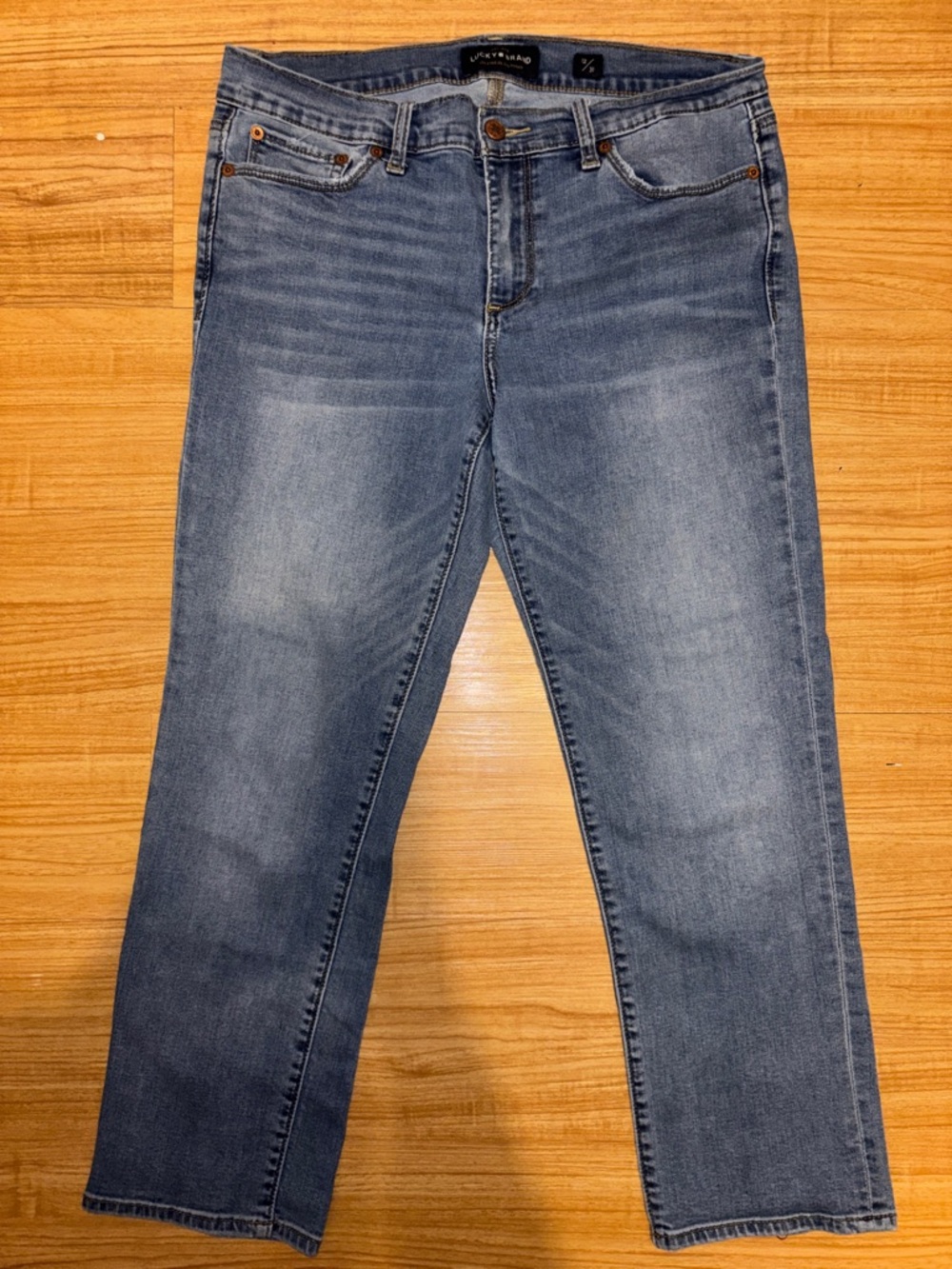 Lucky Brand Women's Straight Leg Jeans in light Blue Wash
